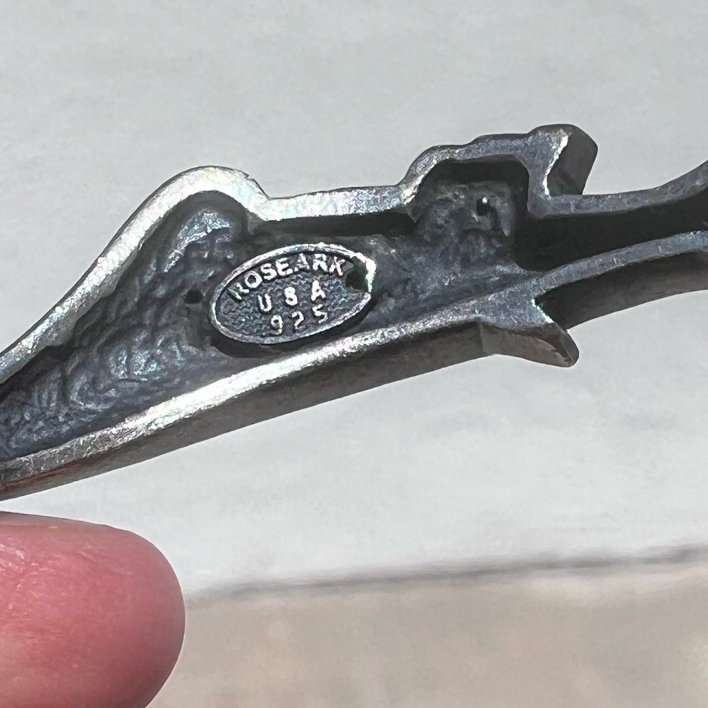 Roseark Fish Bangle - Picture 4 of 10